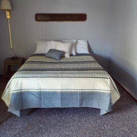 The Monarch Motel シボイガン エクステリア 写真