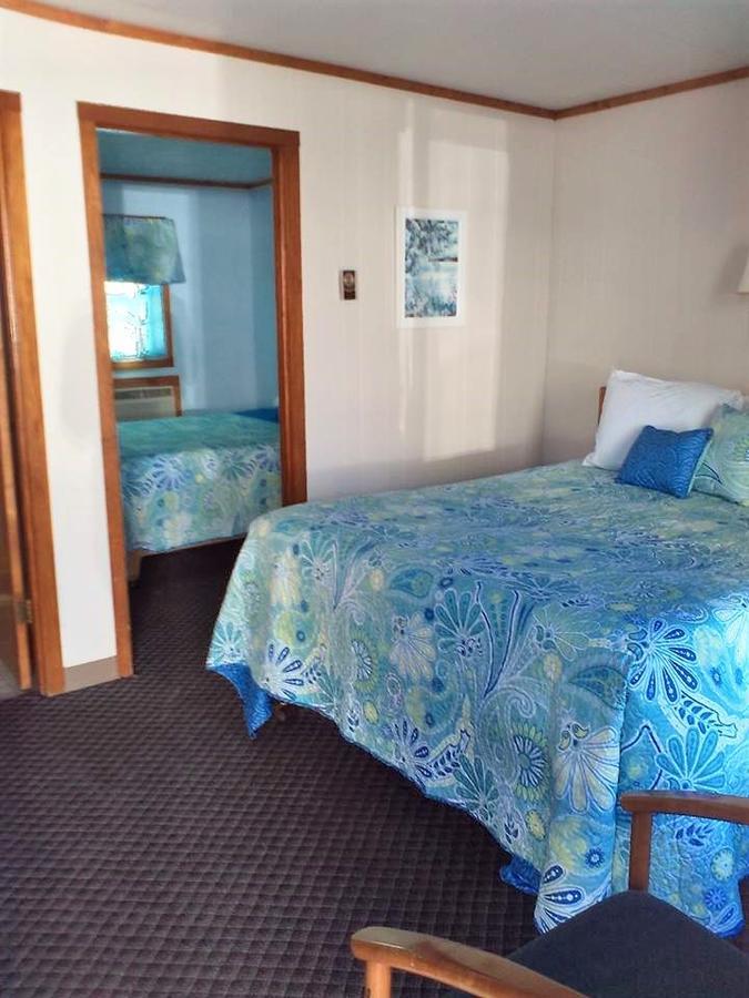 The Monarch Motel シボイガン エクステリア 写真